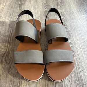 Chooka Gray and Black Sandals with Textured Grip Size 9